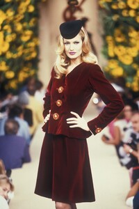 154393883_YvesSaintLaurent1994HauteCouture3.thumb.jpg.6e759a9db846d1421feb3a90120a0883.jpg