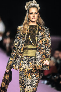1773172408_ChristianLacroix1994WomenRTW130.thumb.jpg.a0f1e3332eb79b8bcd120dcff62f276c.jpg