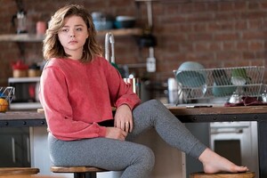 Chloë-Grace-Moretz-Feet-4928907.jpg