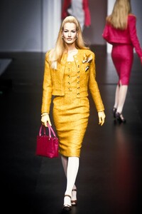 1879547734_Valentino1995WomenRTW14.thumb.jpg.8e72da455a0a2680dae892cd0735ad6e.jpg