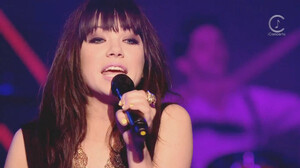 193744880_CarlyRaeJepsen_CallMeMaybeLiveiConcerts2_122_35lo.jpg