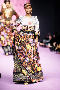 2076356129_ChristianLacroix1994WomenRTW36.thumb.jpg.7becc21e4482467b00d26bf89e60d1e1.jpg