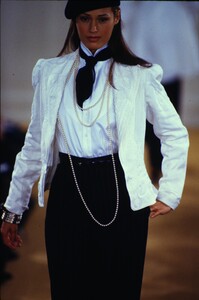 209815120_ralph-lauren-ss-1993(6).thumb.jpg.41ee8d008ca8a25ed363b2850287aa2b.jpg