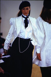 413508014_ralph-lauren-ss-1993(5).thumb.jpg.53a21e48a2335378849bf2d299d49870.jpg