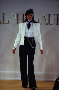 636475572_ralph-lauren-ss-1993(8).thumb.jpg.96b8a4353a09139c1034f2c0dbd99773.jpg