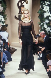 856939681_YvesSaintLaurent1996HauteCouture155.thumb.jpg.ddf9f895d30b7b5b3c9d07b2b85e7aa9.jpg