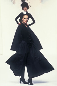 907534968_Chanel1994HauteCouture118.thumb.jpg.35eca86f9abdbc855ecad37543c0eb96.jpg