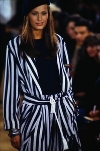941899672_ralph-lauren-ss-1993(1).thumb.jpg.51324d75a2448212d5da34dd744eaa3e.jpg