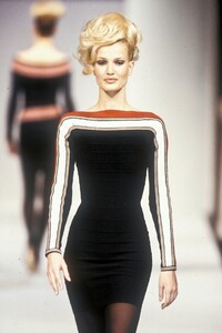 964823507_HerveLeger1994WomenRTW19.thumb.jpg.2f1c4038159d170d42e6baaa183a5919.jpg