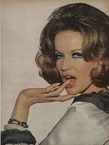 Beauty_Stern_US_Vogue_March_15th_1965_02.thumb.jpg.6a4ed8a97572b01ceaa7d28132e954bd.jpg