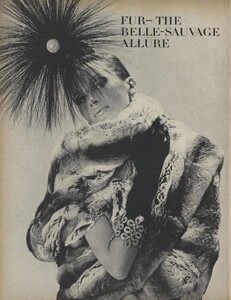 Belle_Newton_US_Vogue_October_1st_1965_01.thumb.jpg.b0ebbbe2b1a0fd824994828f49c74ec3.jpg