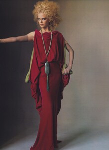 Costume_Penn_US_Vogue_May_2004_08.thumb.jpg.548b5ab60bba8a1355f54bd9d5f1d1ca.jpg