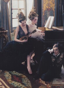 French_Leibovitz_US_Vogue_May_2004_09.thumb.jpg.b660dff59ed293f584e30fdb10d2b66a.jpg