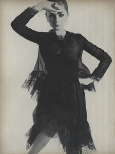 Klein_Clarke_US_Vogue_March_15th_1965_11.thumb.jpg.5a793c27be2f1706e67b6794c3a27558.jpg