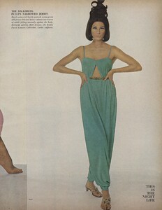 Night_Penn_US_Vogue_October_15th_1965_06.thumb.jpg.fc8ef77b4469f2e6fc9ebc45432410f3.jpg