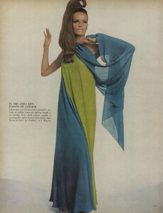Night_Penn_US_Vogue_October_15th_1965_07.thumb.jpg.03a2ee27b255dc2f5d14b9afb88184af.jpg