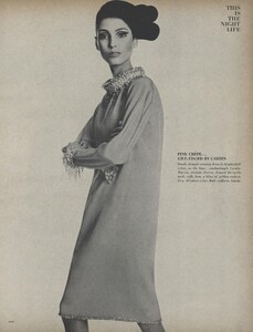Night_Penn_US_Vogue_October_15th_1965_12.thumb.jpg.ca8f1cd629e197f8482d63fcaa07cb15.jpg