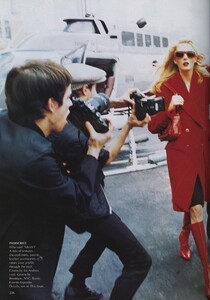 Red_von_Unwerth_US_Vogue_August_1999_07.thumb.jpg.8c0a4262343941afd9326d6a7c9086e5.jpg