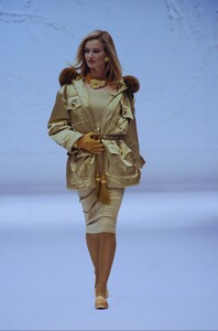alberta-ferretti-fw-1992-1.thumb.jpg.4addf5a38cb8301a9b2619f479149cf6.jpg