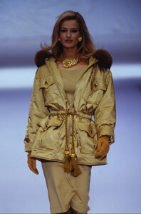 alberta-ferretti-fw-1992-2.thumb.jpg.cfab33b17dc6bf70a406a598fd3ec636.jpg