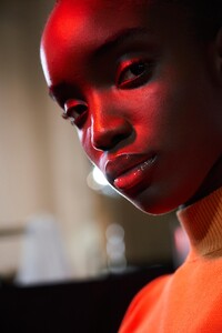 backstage-defile-salvatore-ferragamo-printemps-ete-2021-milan-coulisses-200.thumb.jpg.de0f0b86f1c31b4d06877782a7edf721.jpg