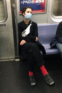 jaimie-alexander-riding-subway-in-new-york-10-14-2020-1.jpg