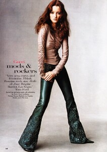 us_vogue_july_1999_5.thumb.jpg.7ae66992fb2b75122f9d21eb54fc8344.jpg
