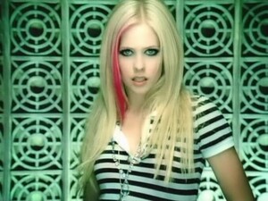 04604_AvrilLavigne-Hot-077_122_436lo.jpg