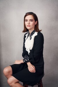 105021796_zoey-deutch-tribeca-film-portraits-20190426-10.jpg