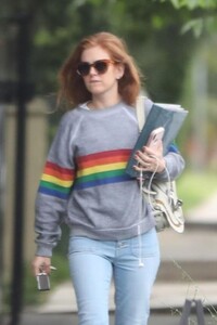 109371996_isla-fisher-out-in-los-angeles-06-02-2019-9.jpg