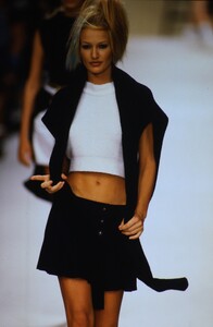 133941284_ChanelSpring1994(15).thumb.jpg.665bfd1d19e52ecea5dbfb38ee092fdf.jpg