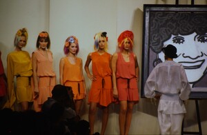 1381121061_ChanelSpring1994(19).thumb.jpg.3526065cc1414630eff5b401ea781702.jpg