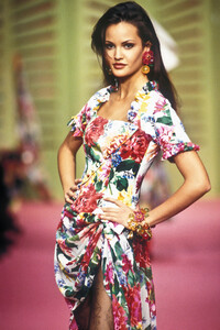 1871940919_ChristianLacroix1993WomenRTW172.thumb.jpg.77a2daca1ee7c7576e8600add4949587.jpg
