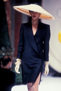 466080033_ChristianDior1992HauteCouture95.thumb.jpg.7caa5730b52560538d1794ec6c205f7d.jpg