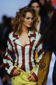 491389837_john-galliano-ss-1991(2).thumb.jpg.75d7bb40d0ed201204657e9a1c1a2b43.jpg