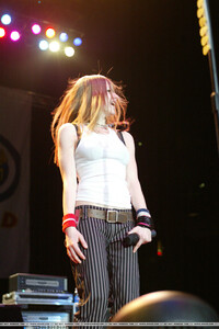 74442_Avril-2002_Kissmas_Ball-02_122_917lo.jpg