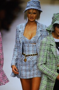 826160624_ChanelSpring1994(4).thumb.jpg.b33e86d9ad4dc8135dcdd4d0c80a3633.jpg