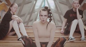 mo - walk this way.jpg