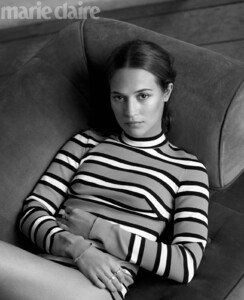 Alicia-Vikander-US-Marie-Claire-April-201800001.jpg