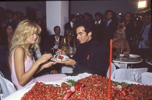 CLAUDIA-SCHIFFER-DAVID-COPPERFIELD-FALDONE-28-ANTROPOLOGIA-SOCIALE636_resize.jpg