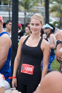 Claire-Holt_-Life-Time-Tri-Triathlon--10-662x993.jpg
