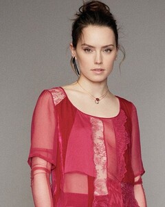 Daisy-Ridley-on-Photoshoot-6.jpg