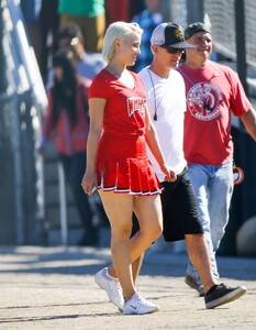 Dianna-Agron-cheerleader-005.jpg