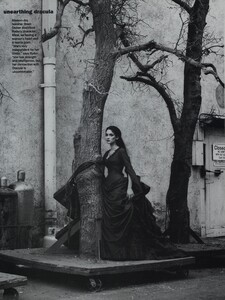 Dracula_Ritts_US_Vogue_November_1992_05.thumb.jpg.b9d42b36ba7a0d4dd7c46d37a62707db.jpg