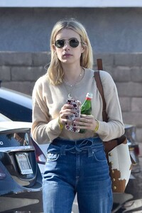Emma-Roberts---Spotted-heading-to-a-meeting-in-Hollywood-02.jpg