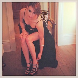 Emma-Roberts-Sexy-Feet-in-high-heels-8.jpg
