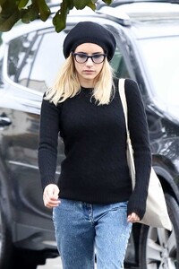 Emma-Roberts-in-Jeans---Out-in-Los-Angeles-15.jpg