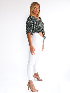 HOLLAND-TOP-BLACK-FLORAL-T1593B-BK-2-of-5.jpg