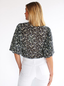 HOLLAND-TOP-BLACK-FLORAL-T1593B-BK-3-of-5.jpg