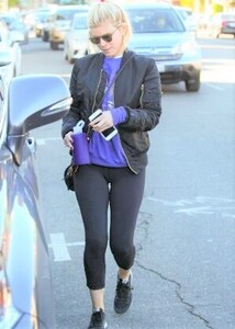 Kate-Mara--in-Tights--08-300x420.jpg